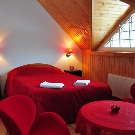 Guesthouse Leiputrija อาดาชิ ภายนอก รูปภาพ