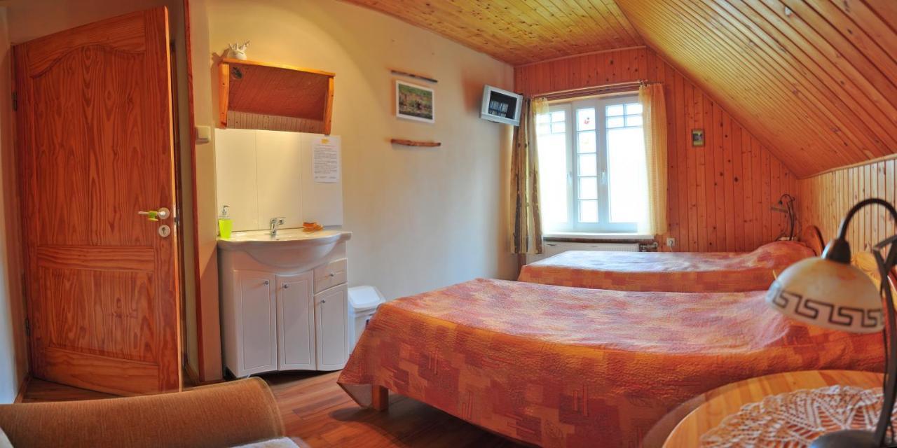 Guesthouse Leiputrija อาดาชิ ภายนอก รูปภาพ