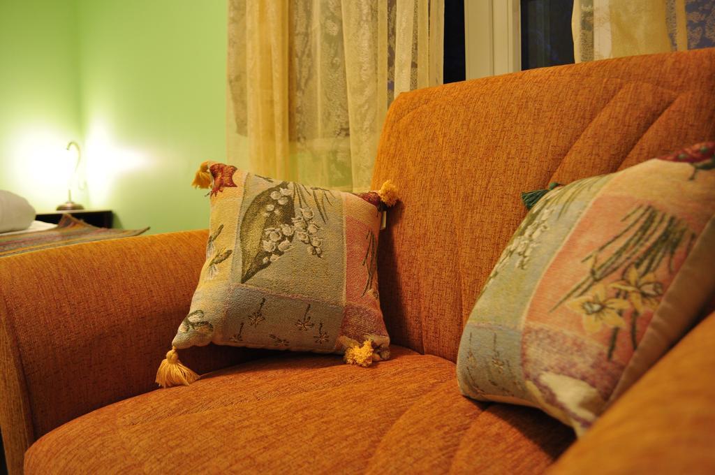 Guesthouse Leiputrija อาดาชิ ภายนอก รูปภาพ
