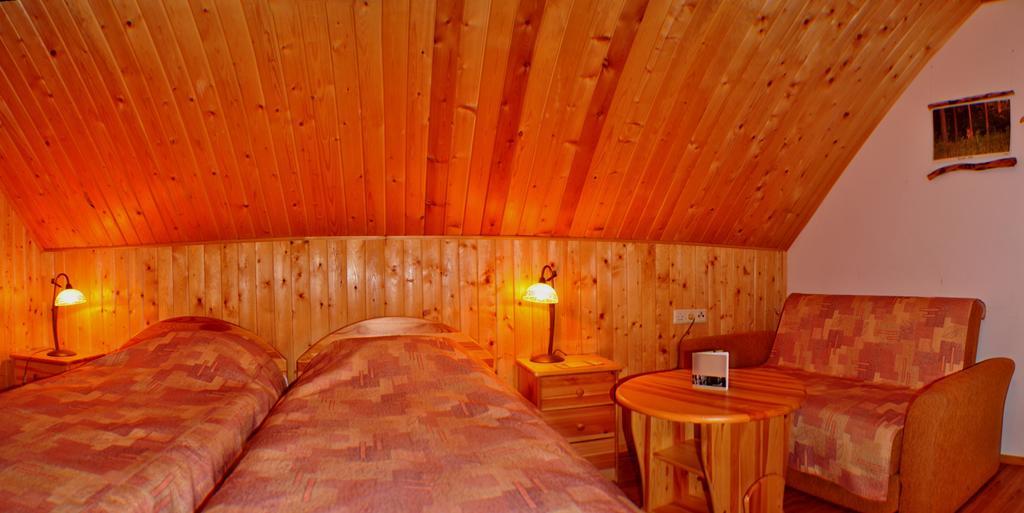 Guesthouse Leiputrija อาดาชิ ภายนอก รูปภาพ