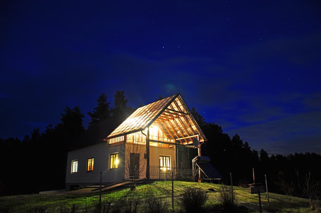 Guesthouse Leiputrija อาดาชิ ภายนอก รูปภาพ