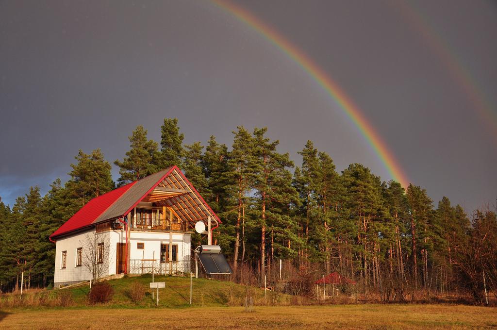 Guesthouse Leiputrija อาดาชิ ภายนอก รูปภาพ