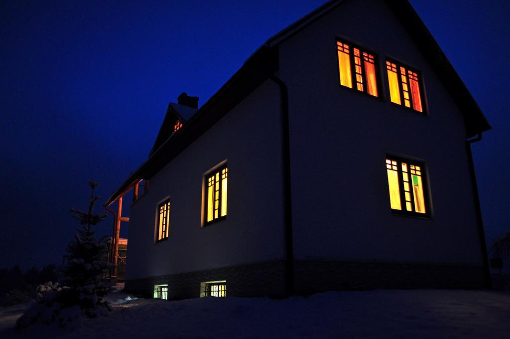 Guesthouse Leiputrija อาดาชิ ภายนอก รูปภาพ