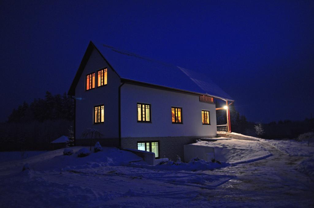 Guesthouse Leiputrija อาดาชิ ภายนอก รูปภาพ