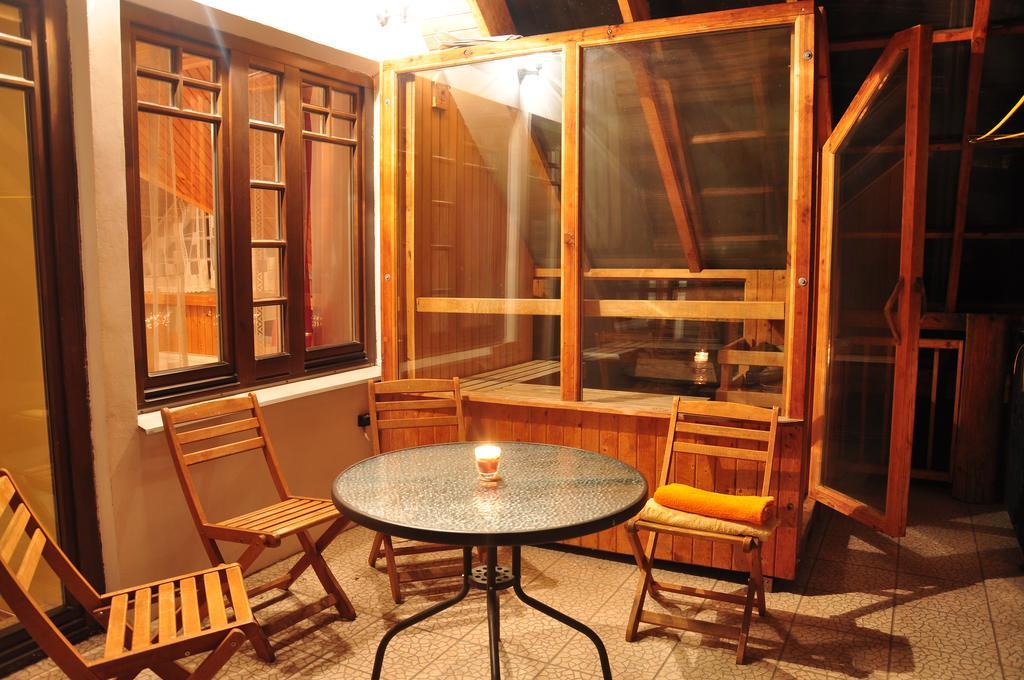 Guesthouse Leiputrija อาดาชิ ภายนอก รูปภาพ
