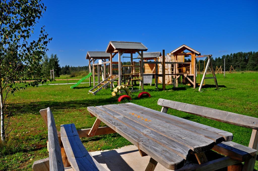 Guesthouse Leiputrija อาดาชิ ภายนอก รูปภาพ