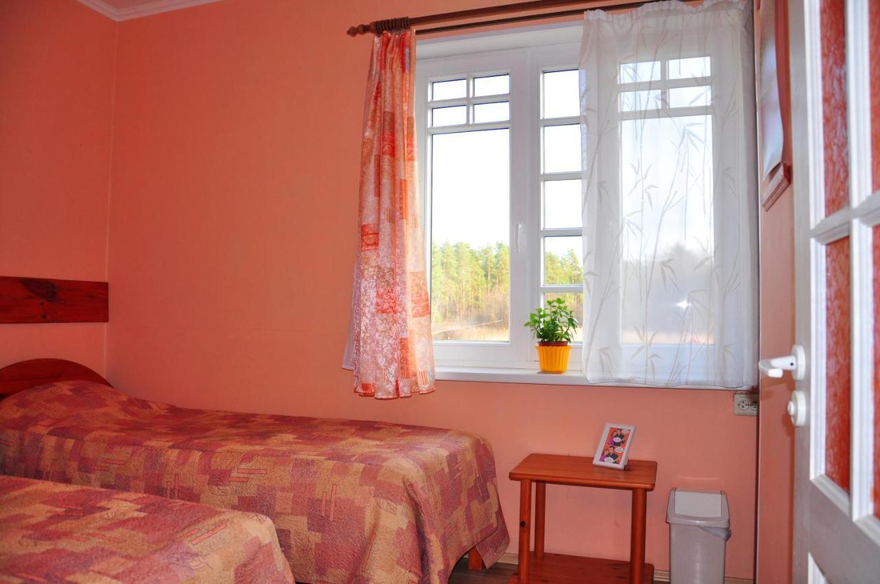Guesthouse Leiputrija อาดาชิ ภายนอก รูปภาพ
