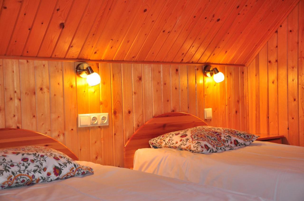 Guesthouse Leiputrija อาดาชิ ภายนอก รูปภาพ