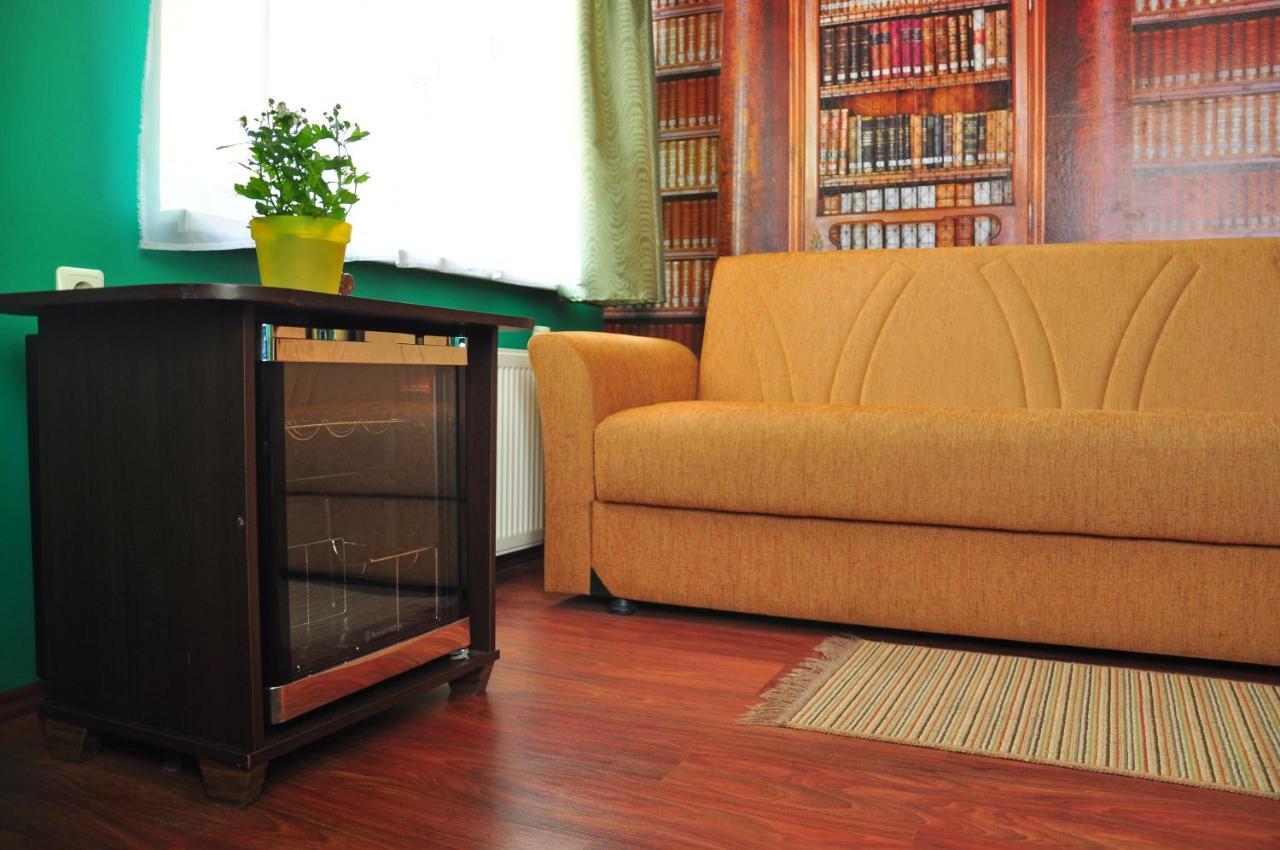 Guesthouse Leiputrija อาดาชิ ภายนอก รูปภาพ