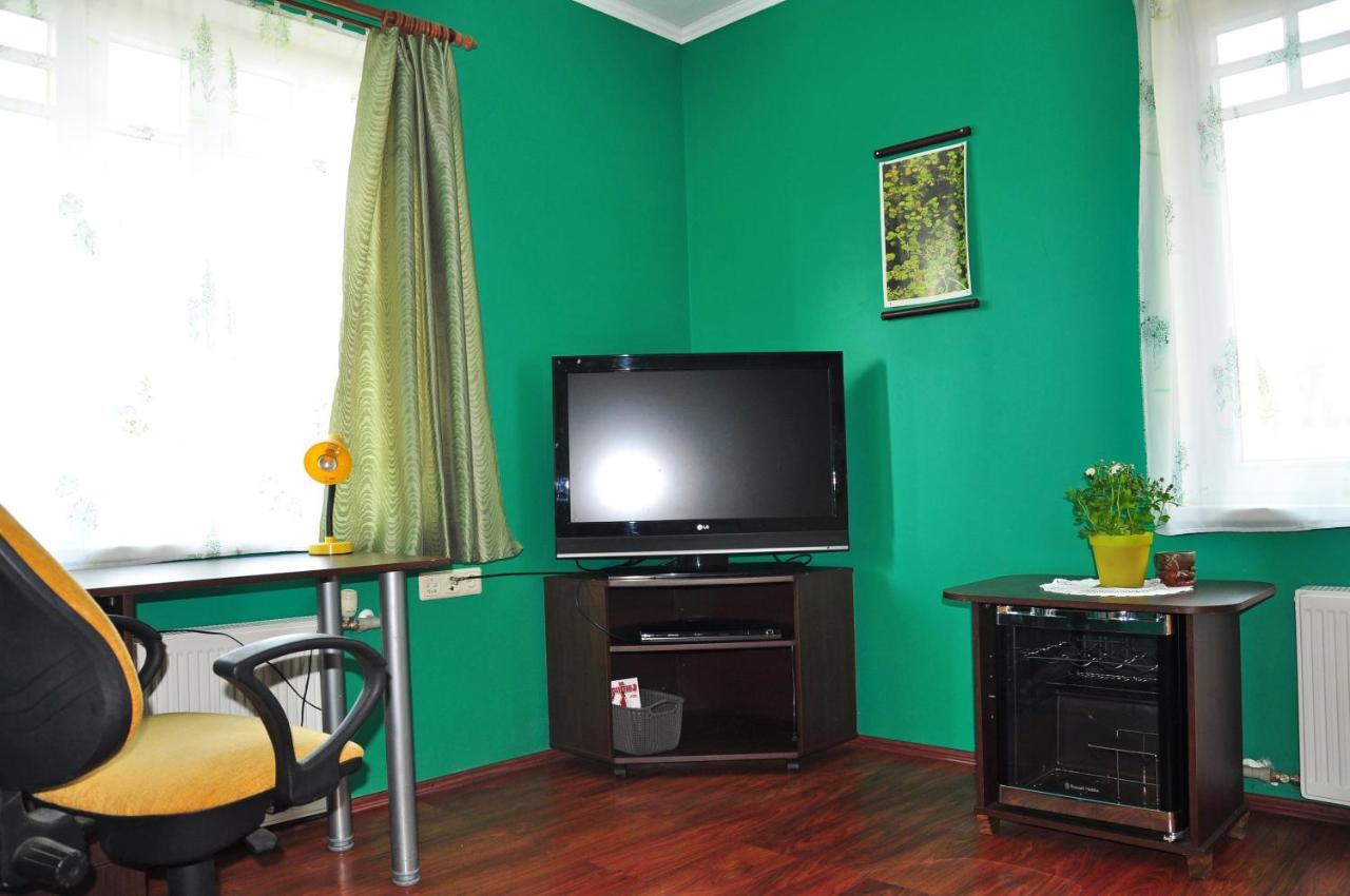 Guesthouse Leiputrija อาดาชิ ภายนอก รูปภาพ
