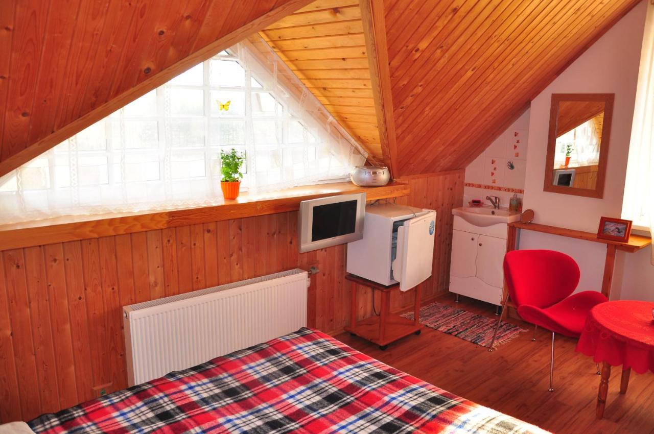Guesthouse Leiputrija อาดาชิ ภายนอก รูปภาพ